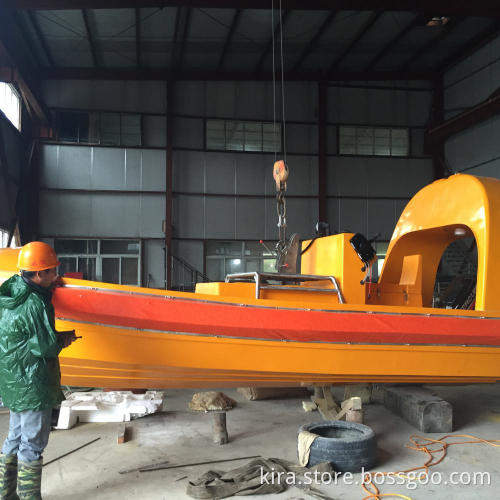 Fast rescue lifeboat with Single Arm Davit